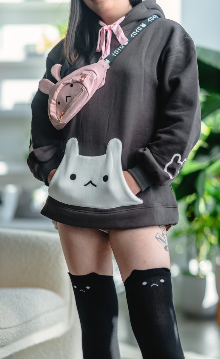 「fun fact the black thigh socks so far ha」|Chiro🐟Kawaii Kon AA#517➡️Sakura-con 527のイラスト