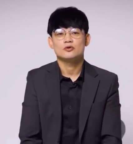 K_media02's tweet photo. [INFO]
El secretario general de KCMA &amp; Gaon Music Awards, Gwang Ho Choi, habló de por qué #Jungkook tiene la carrera más exitosa entre los ídolos del k-pop y su actuación en la Copa Mundial:

"Jungkook actuó solo esta vez, pero el escenario se sintió + https://t.co/WsWJw2Jien