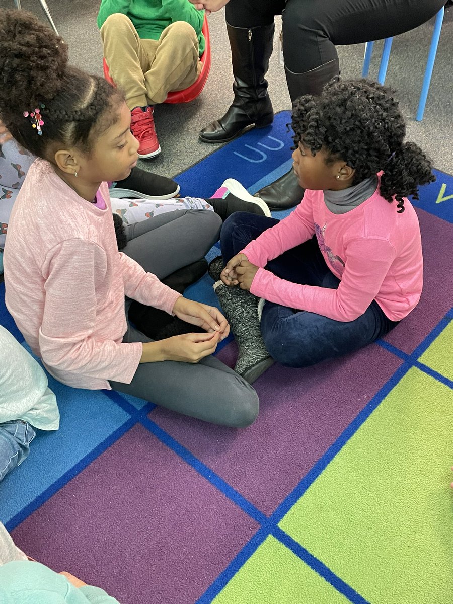 TeachThinkn's tweet photo. In Mrs.Wind’s class, students unpacked POG communicator skills as they worked on their initial responses to a Native American myth to prepare for a Socratic Seminar later this week. Look at those communicators as they turn &amp; talk! #fcpsPOGPOL #POGSquad https://t.co/BEhKwtInrq