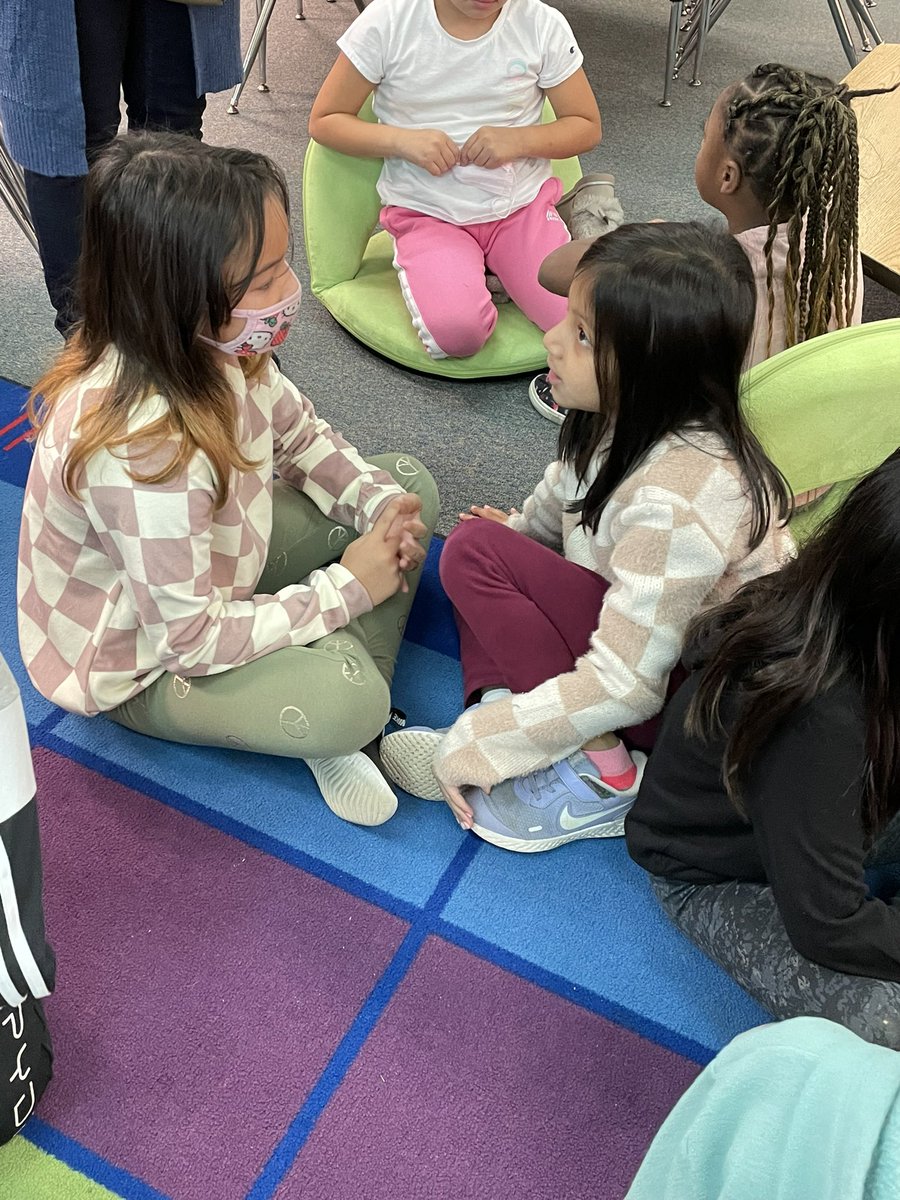 TeachThinkn's tweet photo. In Mrs.Wind’s class, students unpacked POG communicator skills as they worked on their initial responses to a Native American myth to prepare for a Socratic Seminar later this week. Look at those communicators as they turn &amp; talk! #fcpsPOGPOL #POGSquad https://t.co/BEhKwtInrq