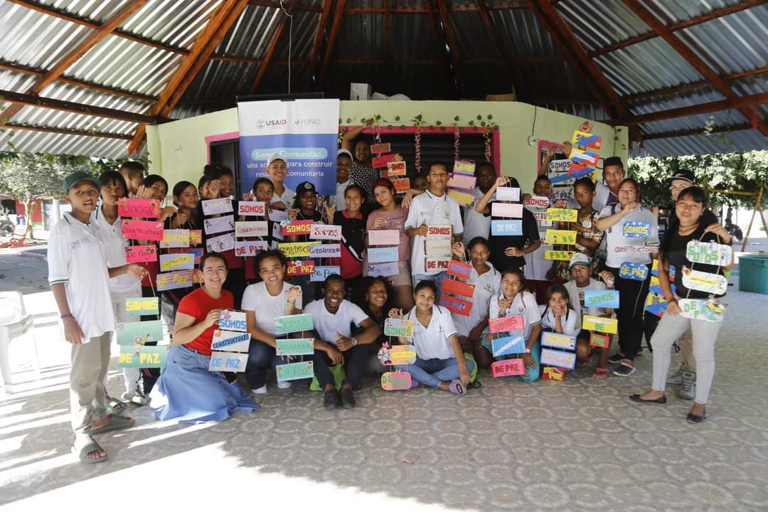 MaraGue83846362's tweet photo. Entreviste un líder juvenil del Corregimiento de Guarumo, Municipio de Cáceres, sub-región del bajo Cauca, con una trayectoria de 5 años aproximadamente, construyendo la paz en su territorio.
#LasJuventudesHacemos
#EsTuParche
#PNUDcolombia
@ICBFesJuventud https://t.co/hozc3Q0pn1