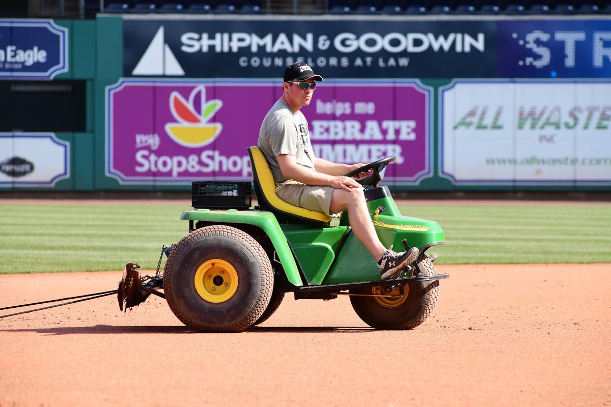 GoYardGoats's tweet photo. The best of the best 💯 MiLB has named Yard Goats Kyle Calhoon the Eastern League Groundskeeper of the year! The GOAT 🐐 https://t.co/VoDjdwNMhr