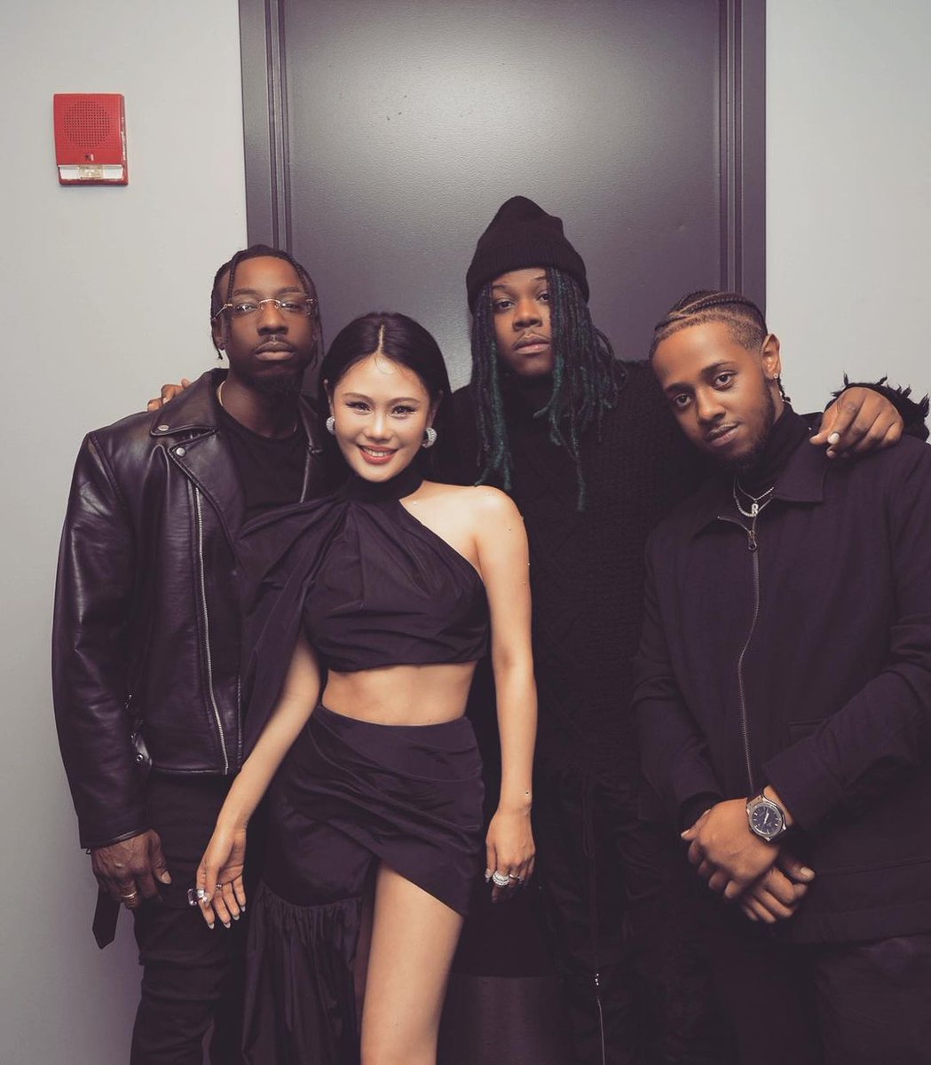 tiaraymusic's tweet photo. THE CREW 💕
Those who made me better, always matters more ✨

#musicmatters #metamoon https://t.co/PUjzS4OXY7