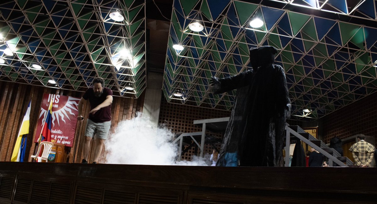 ¡Temporada 23!✨🎩

Como es tradición en esta época de navidad estamos ensayando y preparando “Canción de navidad”.

17 y 18 de Diciembre - 4:00PM
Sala Virginia Aponte <a href="/enlaucab/">UCAB</a> 

Entradas a la venta en #MakeTicket.