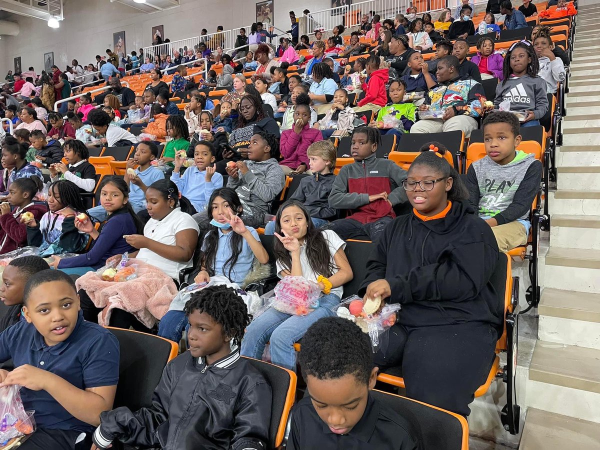 BibbSchools's tweet photo. Thank you to @MercerYou for hosting fourth-graders from throughout the district today for a special campus tour and fun basketball game against @MGAstateU! #Built4Bibb https://t.co/YRFYIvxgGt