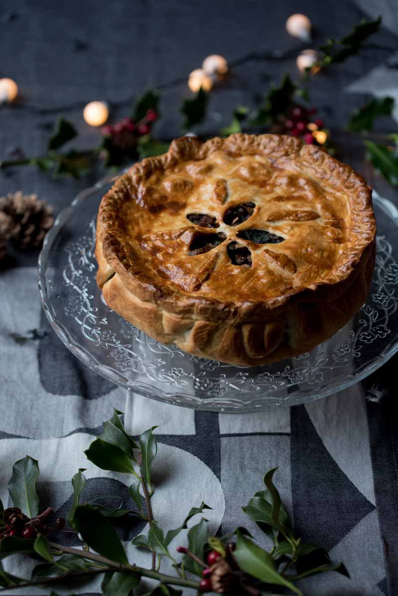 mesgougeres's tweet photo. @Heleoniesone Hello, j’ai pas mal de recettes de fêtes végé sur mon blog, par exemple le choufleur en brioche : https://t.co/et8I5X19EJ, 1 tourte vegetarienne : https://t.co/EaZ5hvnfjY et une tourte vegan : https://t.co/BDGB7KQUTT ou encore les oignons crumble : https://t.co/irp88j6oJx 🤗 https://t.co/FIfQ4R0PBm