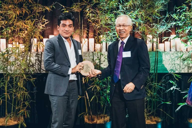 blackbirdvc's tweet photo. Congratulations to @theforage_ for being awarded 'Startup of the Year' at the 2002 @UNSW Founders Awards last month 🏆 

Co-founder @Pashpops started out as a student and today he's a coach and mentor to emerging founders 💞

More on @StartupDailyANZ: https://t.co/PpDCZdWZsN https://t.co/pd9hrDd3p3