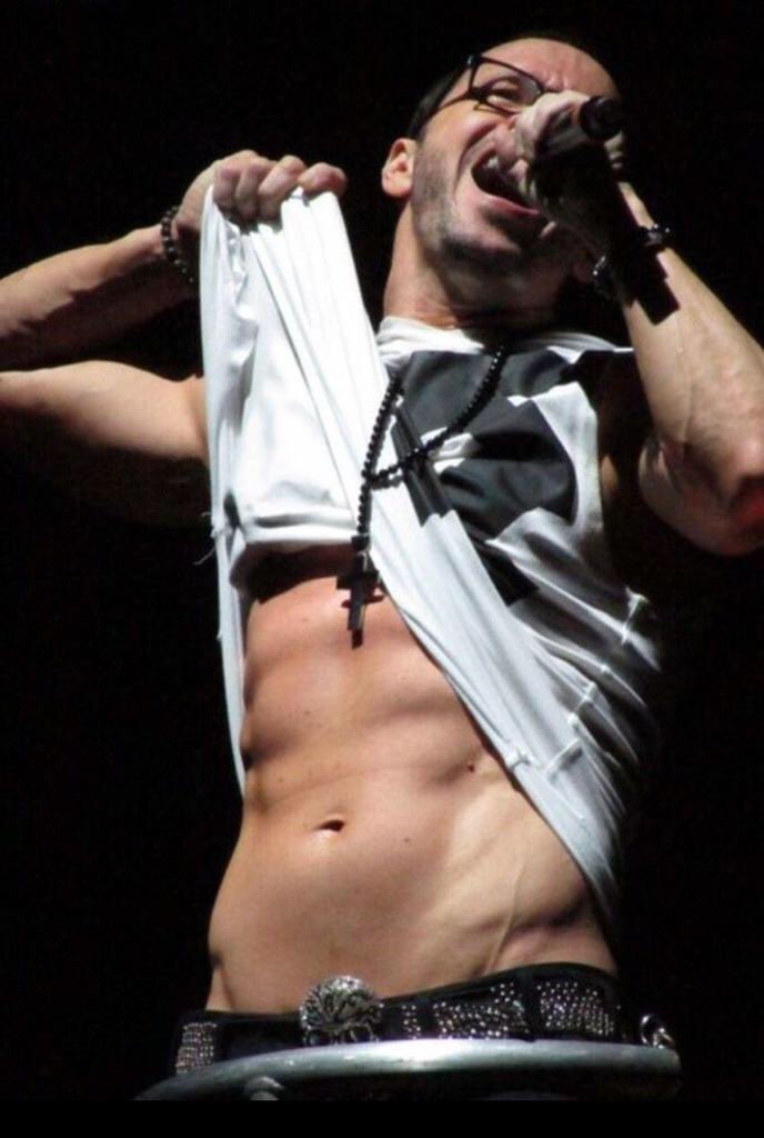 tnormandeau22's tweet photo. @BuckeyeCuti @DW_bandw @24loves75 @nkotbgal21 @JoannaRondo9 @jmfnkotb1 @Ddub_Heartgold @JEEPGRL732 @DonnieWahlberg @SkipperChic @heatherleigh73 @alimshields 👀 #heworksout https://t.co/fRhDwvKoJe