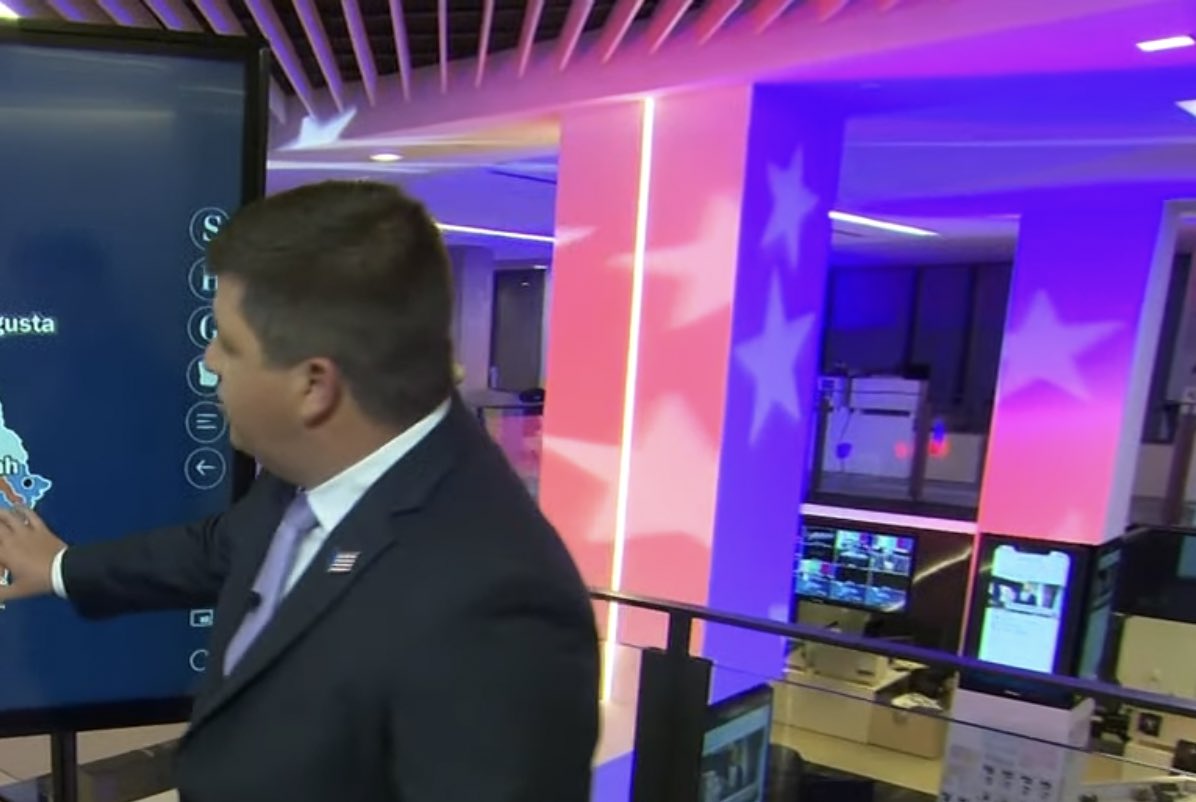 love the bisexual lighting for our newsroom let’s go