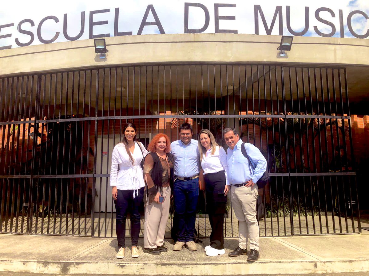 vavelufe's tweet photo. Seguimos acompañando nuestras comunidades y los territorios, con @MinInterior y @ViceColombia estuvimos presentes en la mesa técnica de turismo en el norte del Cauca. Seguimos trabajando por una cultura de paz en nuestro país. #ColombiaDestinodePaz https://t.co/NVhqhKUYjU