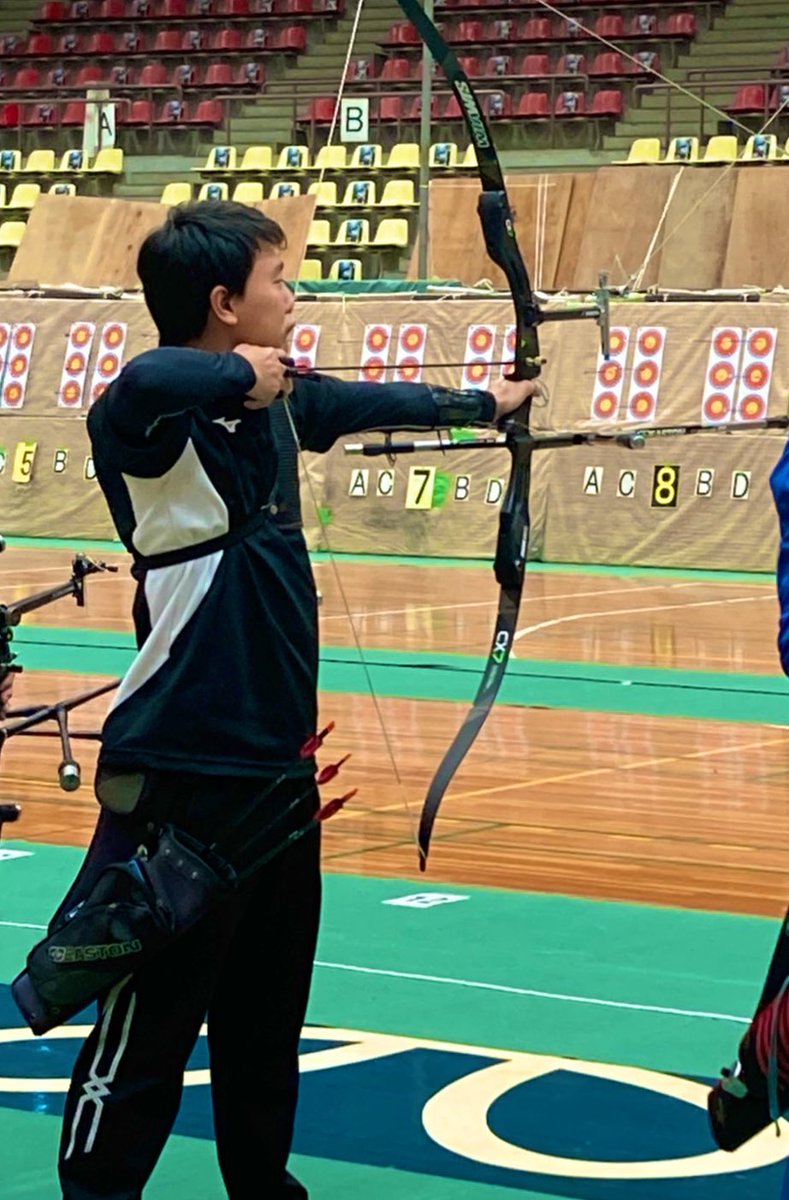 su_archery's tweet photo. 11月26.27日関個インドア予選が行われました

1回生は初めてのインドア公式戦でした💦

その中で
男子3回・長田
男子1回・富山
の2名が予選通過いたしました❗️

特に1回生はインドア練習からすぐの試合でしたがうまく射型を適応させ最後まで打ち込むことが出来ました。

#摂南アーチェリー部 https://t.co/2vzQyYYM0b