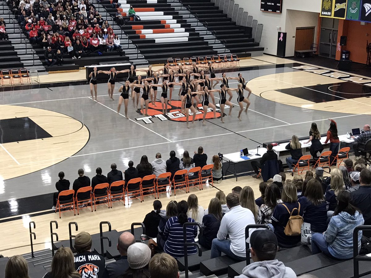 tigerfarmington's tweet photo. Incredible performance from @FarmingtonDT to start the night! #WeAre192 https://t.co/octe7B7W1D