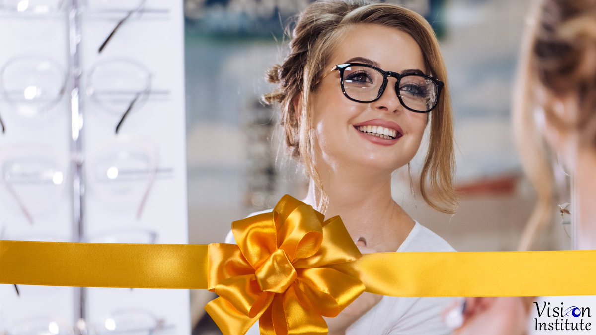 wecu80907's tweet photo. Gift yourself with a new pair of stylish eyeglasses for Christmas! Visit our optical shop at Vision Institute. https://t.co/6rnK8p26ig #eyeglasses #eyecare #opticalshop #eyeexam https://t.co/mPEI8Fzb3e