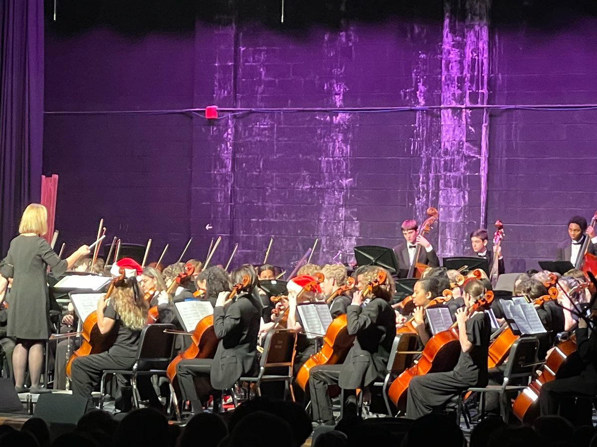 BHSAACPS's tweet photo. Our Broadneck Band and Orchestra welcomed in the holiday season to a packed auditorium at their winter concert tonight! #AACPSAwesome https://t.co/Pvx5J4TC84