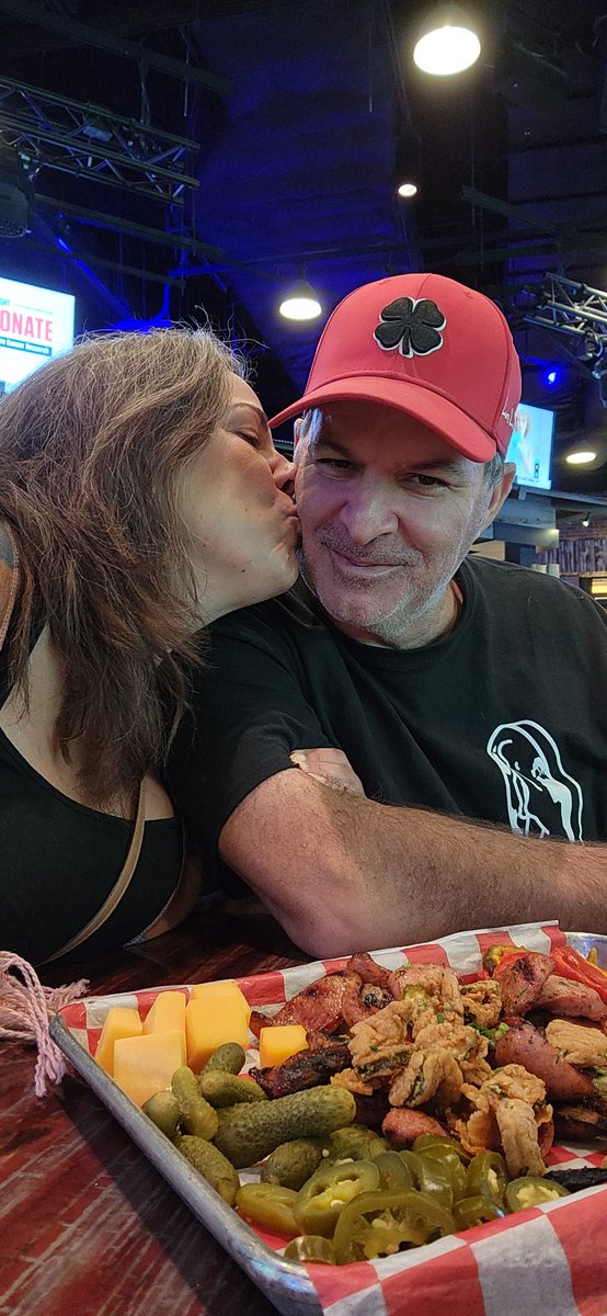 lev_social's tweet photo. Getting lucky at Resorts World. #LasVegas https://t.co/kbNY5GnTas