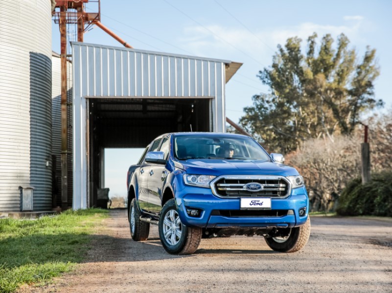 fordvenezuela's tweet photo. La nueva #Ranger se adapta a tus necesidades y es tu mejor aliada tanto en el trabajo como en tus viajes.

Disponible en nuestros concesionarios #FordVenezuela en 3️⃣ versiones:

XLT Diesel 4x4 automática.
XLS Diesel 4x4 manual.
XLS Gasolina 4x2 manual. https://t.co/AeEYcfPWow