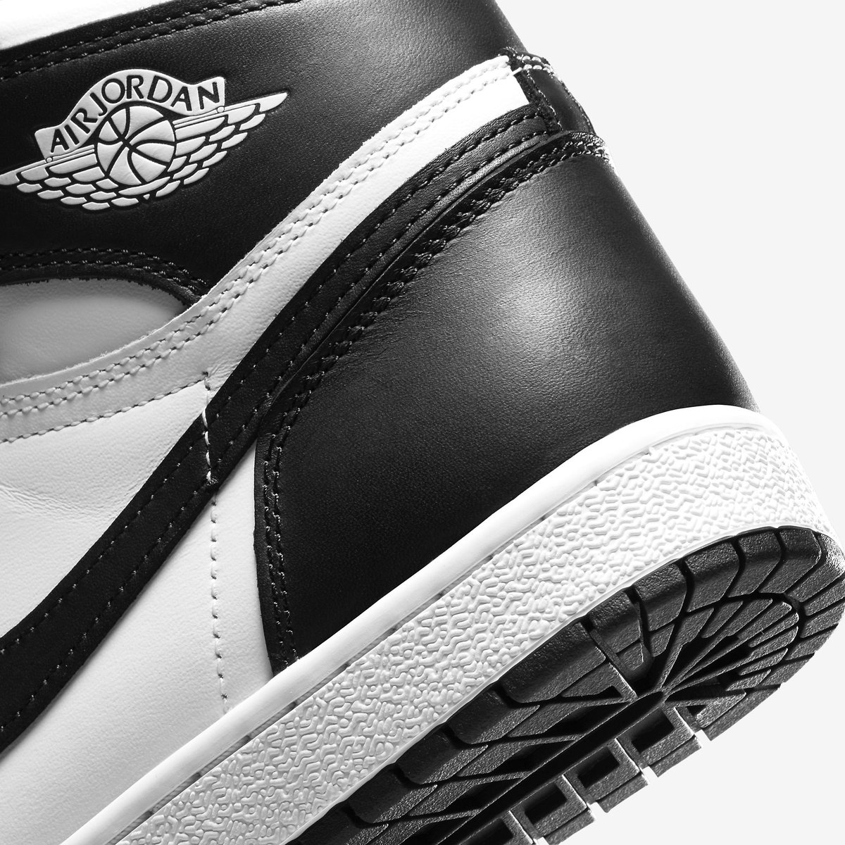 shoeengine's tweet photo. RELEASE DATE:
Air Jordan 1 High 85 "Black &amp; White" BQ4422-001

https://t.co/McdGysqJe0    #ad https://t.co/bCzsZcpvEq