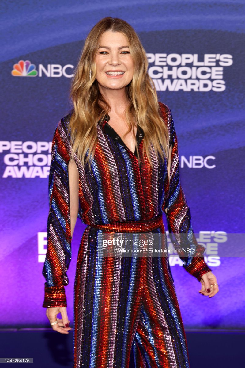PompeoLatest's tweet photo. 📸 | Ellen Pompeo looks absolutely stunning! #PCAs https://t.co/AKX1vpC7QH