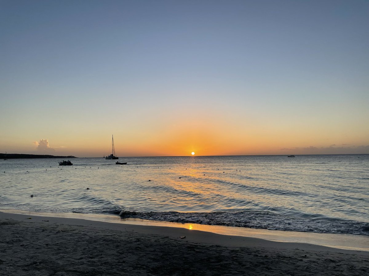 IntalekUnoBeats's tweet photo. Just came back from Jamaica to support my Wife running the #Reggae10k as part of the #ReggaeMarathon I always make beats on vacay. I started out uninspired but one day it all started coming together. New project coming soon. https://t.co/mRS3brURKn
