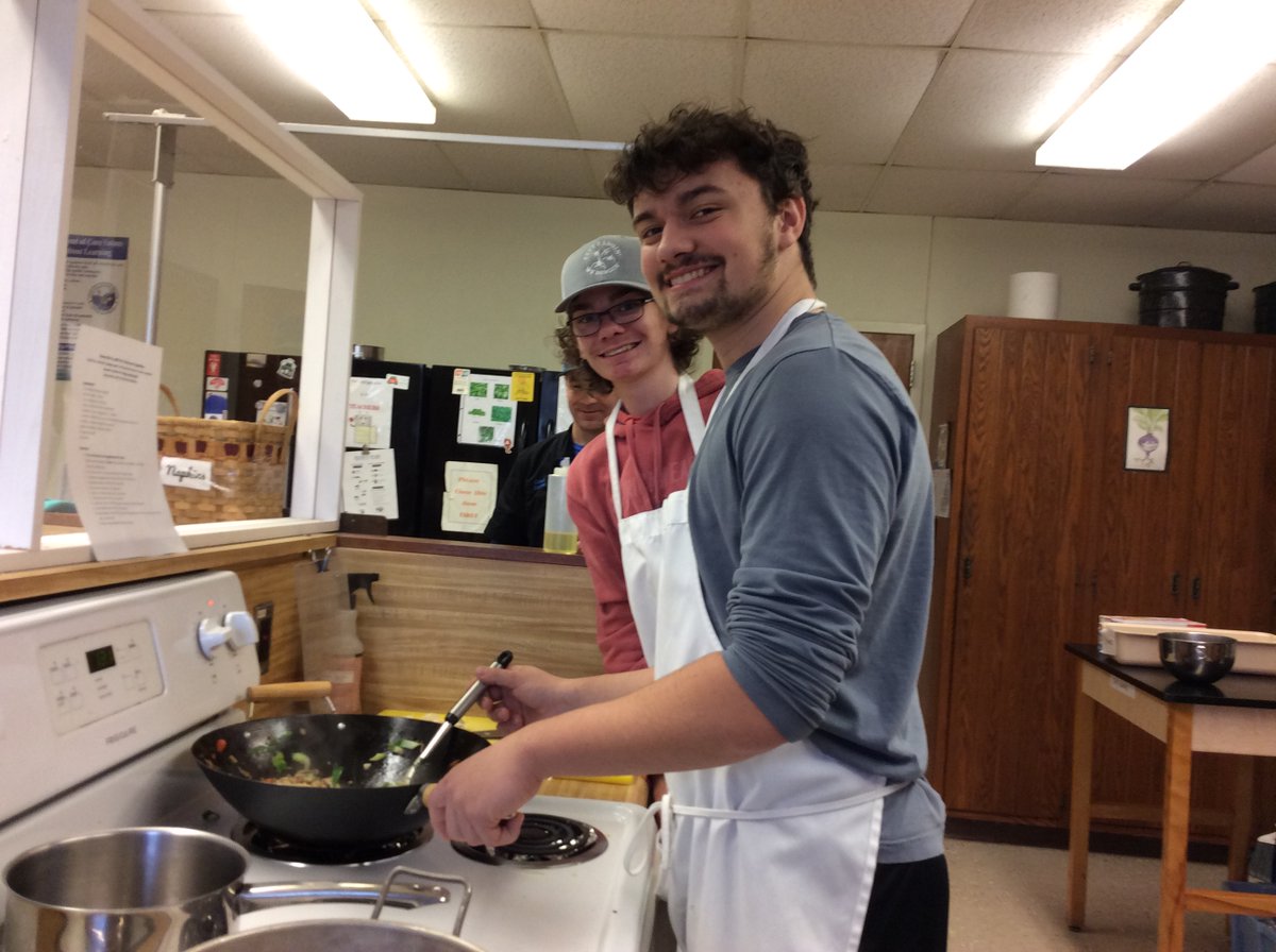 aznash13's tweet photo. Ramen Stir Fry with Pork, Shrimp &amp; Vegetables
#ginger#garlic#wok#soysauce#chopsticks#ramenmadesimplebychristoy #OOBschools https://t.co/RpMzJ8PnL3