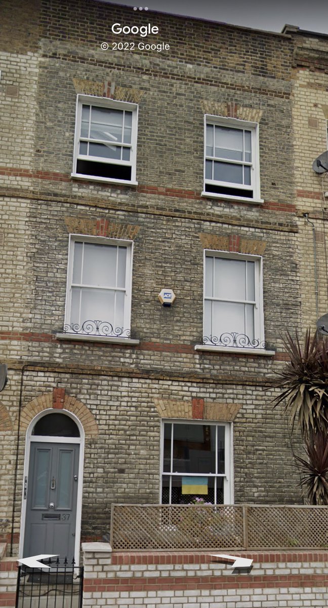 cacklingjamble's tweet image. York Way, Kings Cross lived here from birth until I was 10. Pretty rough neighbourhood back then but we had fun When my dad bought the place in the  60s it was semi-derelict. He fixed it up and sold it we moved the burbs of NW London. It’s split into three flats now.#MyOldHome