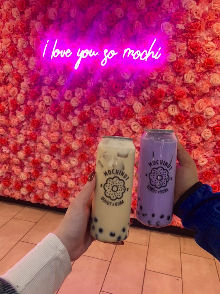 trilll_sammy_'s tweet photo. Mochinut date 💛 and first time trying boba🧋💕 https://t.co/u7V5eAlVIp