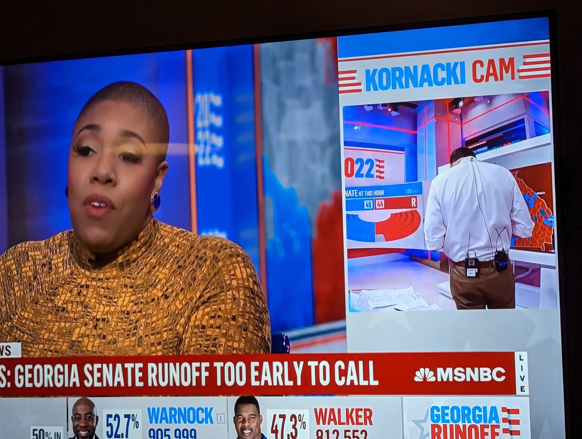 Poor @SteveKornacki can't even stand there and crunch numbers on his phone without the #KornackiCam all up on him 🤣 But in glad they're giving the people what they want!