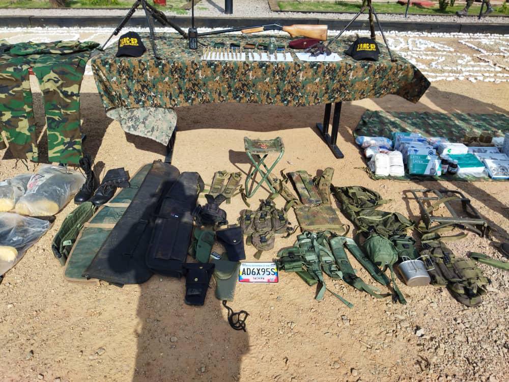 dhernandezlarez's tweet photo. En Bolívar “Los Pijiguaos” FANB desmantela campamento militar TANCOL e incauta armas de guerra, municiones y otros pertrechos. Nuestro territorio jamás será cedido, traspasado, arrendado, ni en forma alguna enajenado ni aún temporal o parcialmente, Venezuela es territorio de paz! https://t.co/O9e5QExHB2