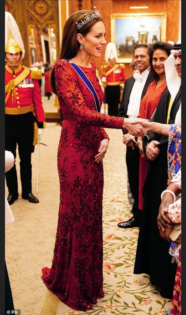 HelsBells63's tweet photo. @Luisaga99815163 @freddimbleby The #PPoWerCouple that is the #PrinceAndPrincessOfWales entertaining guests at the #BuckinghamPalace #Diplomaticreception https://t.co/RlbZhCgUYD