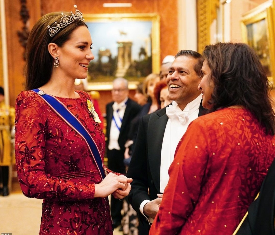 HelsBells63's tweet photo. @Luisaga99815163 @freddimbleby The #PPoWerCouple that is the #PrinceAndPrincessOfWales entertaining guests at the #BuckinghamPalace #Diplomaticreception https://t.co/RlbZhCgUYD