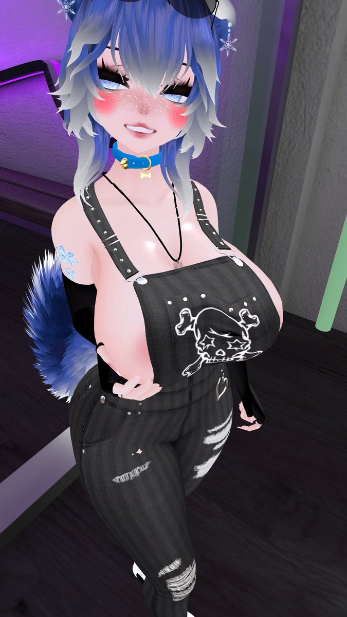 FroHelix's tweet image. These overalls kinda show my boobs of alil much...i like it ~ ❤️🧊🐶