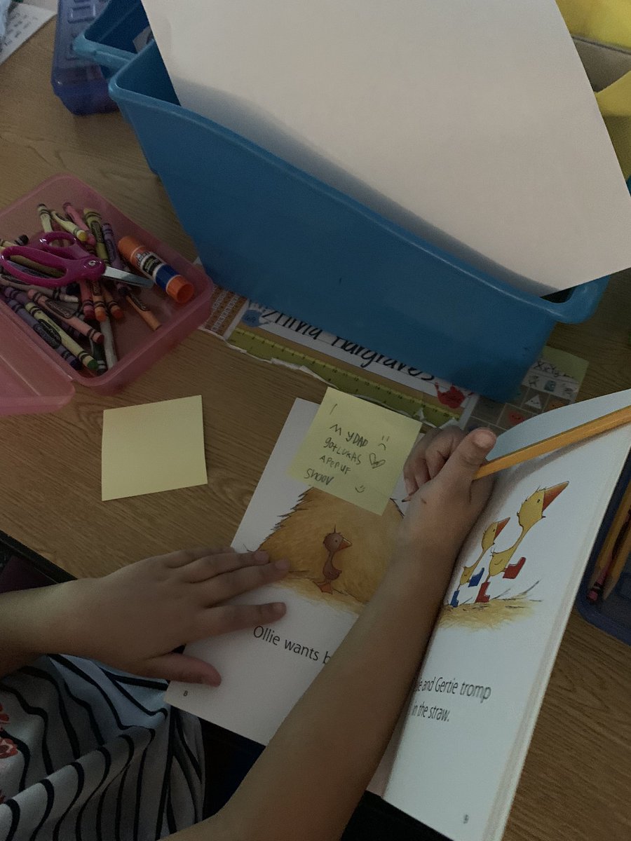 PammyD74's tweet photo. Using sticky notes to find connections in our reading! #fortproud https://t.co/llt1IniGgz