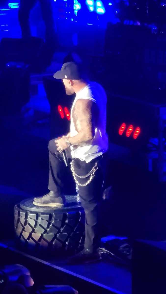 petertoddsen72's tweet photo. @brantleygilbert You kicked ass in Mpls, MN last night!!! #BrantleyGilbert #mplsmn #TargetCenter #5FDP https://t.co/sXZbgbAGHE