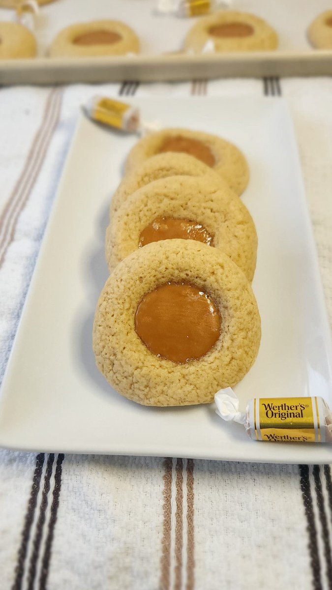 onelovecooking's tweet photo. Caramel Thumbprint Cookies.
 An easy &amp; delicious dessert 😋 to make when you're craving something sweet but don't want to be in the kitchen too long. 

#Caramel #cookies #desserts #Foodie #foodblogger https://t.co/anL0XwXXCB