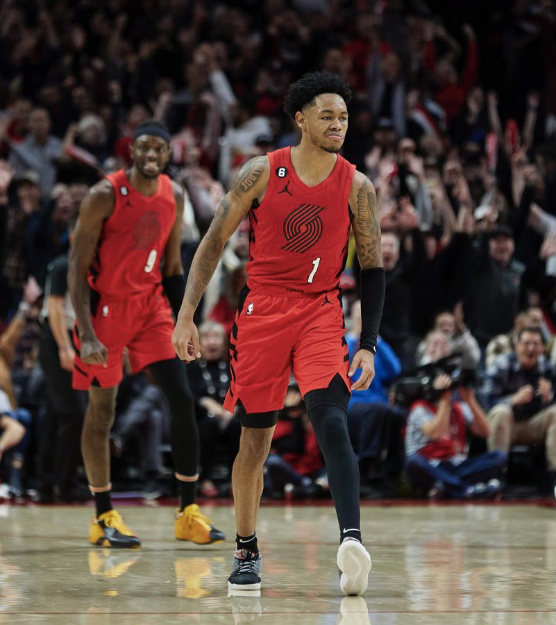 Dame_Time1023's tweet photo. Anfernee at just 23 years old, and in his 2nd season being a starter he is averaging 25/3/5. He has surpassed all expectations so far. What do y’all think prime Anfernee Simons will look like? https://t.co/M80jqWMs94