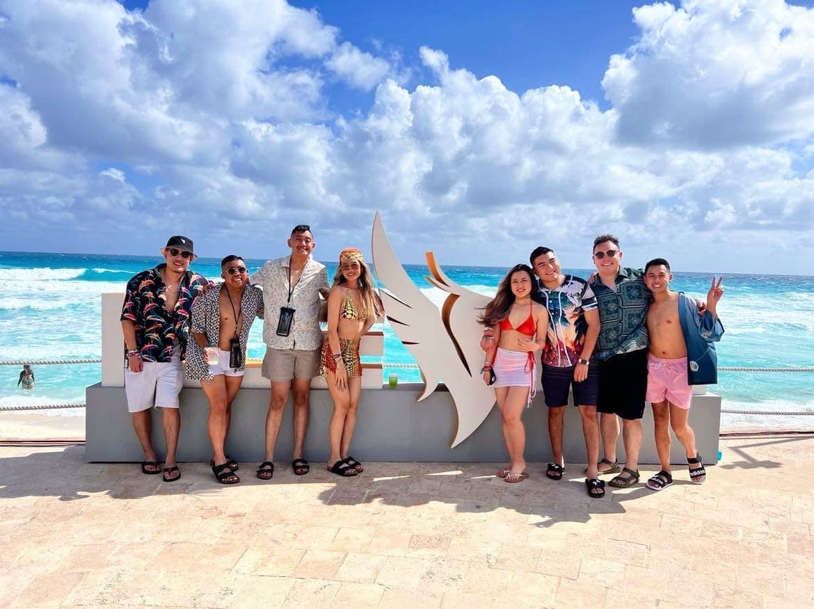 jCHIKKIw_'s tweet photo. all weekend: “yeah can we get 8 shots and mango margaritas please ? thank you” 🤍🏝️

#EMBERSHORES2022 https://t.co/TJKFMYzrOX