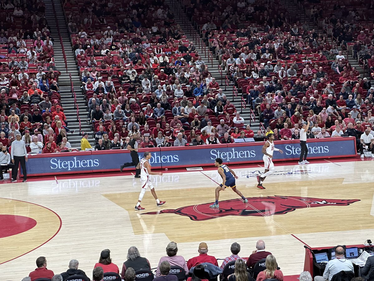 sshiew1's tweet image. UNCG at Hogs - Let’s go!!!