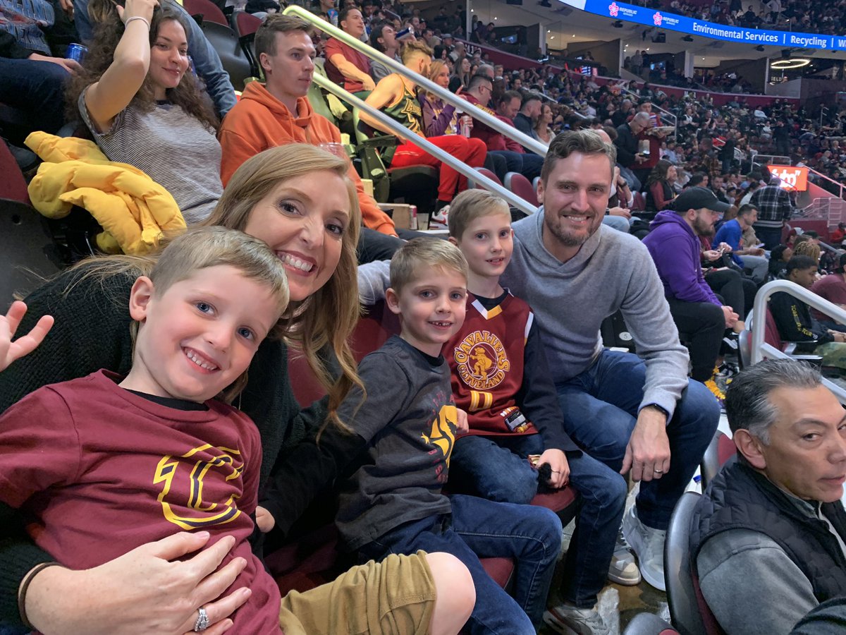 KB2941's tweet photo. Here to watch the CAVS take home a win #LetEmKnow https://t.co/DH7pRDVbOS