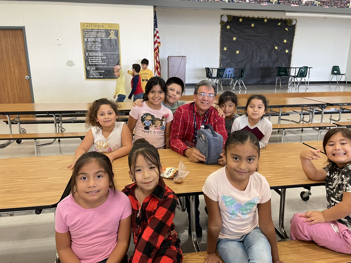 Mr. Mendez (1st grade teacher, Mrs. Mendez’s husband) had lunch with the kids today. He was subbing for her while she was at a training with <a href="/DualSeguin/">Seguin ISD Multilingual</a>. He was so kind and conversed with them at every recess.
The kids were so taken care of❤️ <a href="/SeguinISD/">Seguin ISD</a> #PatlanProud
