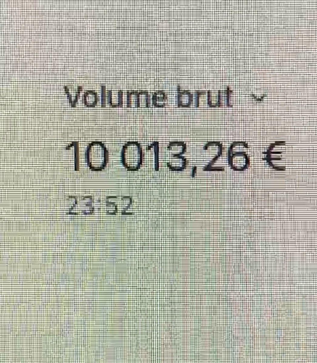 YLewiis's tweet photo. C’est bon on les a fait ces fameux 10k Day !!! 🫣 Tu m'aurais dit ça il y a un an je t'aurais pas cru. Mais bon la vie n'est quand même pas assez folle pour récompenser des personnes qui ne le mérite pas. C’était l’année la plus dure mentalement de mon existence et c’est pas fini https://t.co/QiufPebocg