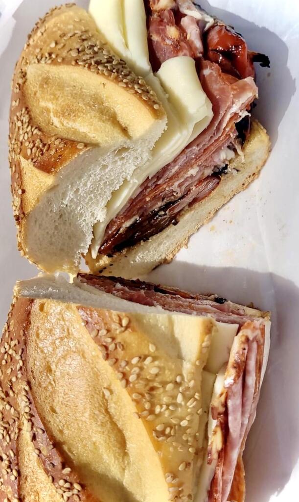 sandwichrecipez's tweet photo. Rustic Italian [oc] https://t.co/4ywjDhcnN2