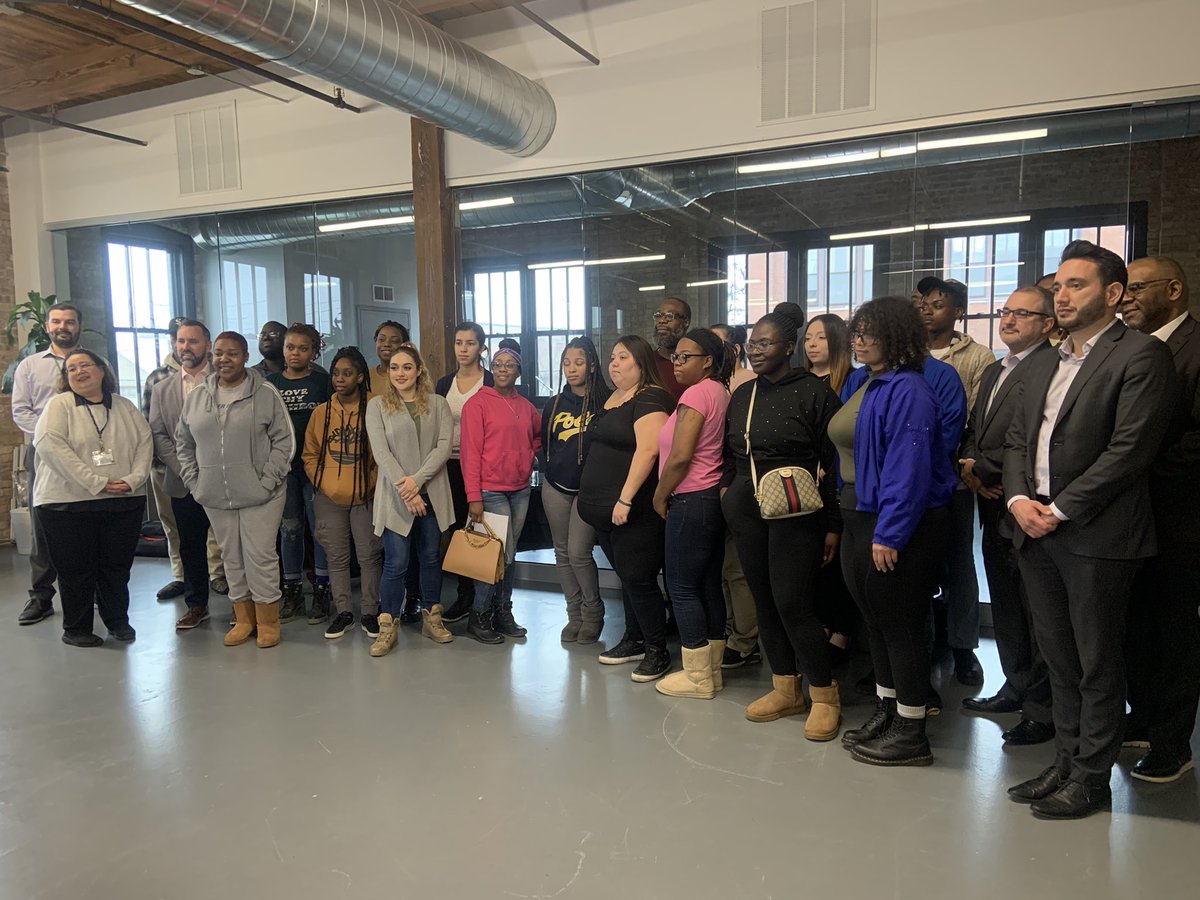 Day 1 of our first cohort with Rush University Medical Center was a success! Our members will learn new skills and gain opportunities to work in Rush’s supply chain department. This is the beginning of something great. 

Visit 🌐 jumphire.org 

#chicagojobs #chicago