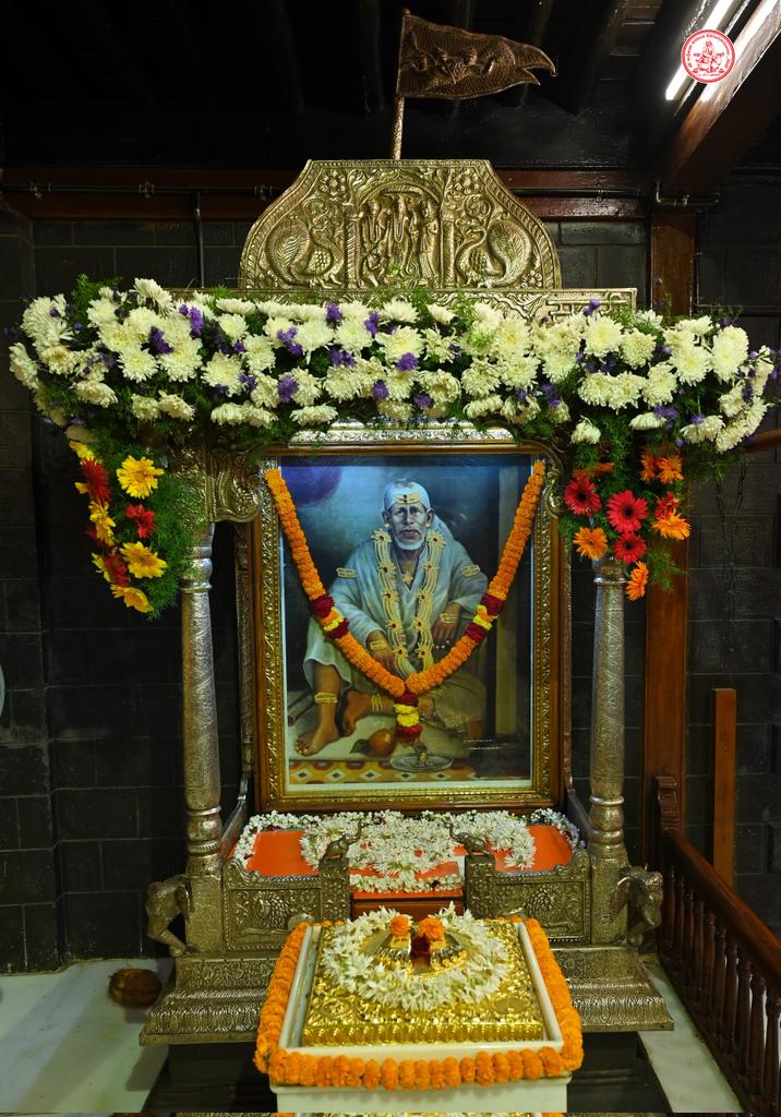 SSSTShirdi's tweet photo. *!! ॐ साई राम !!*
*श्री साईबाबा संस्थान विश्वस्त व्यवस्था,शिर्डी*
*!! ॐ Sai Ram !!*
*Shri Saibaba Sansthan Trust, Shirdi*
≈≈≈≈≈≈≈≈≈≈≈≈
*आरती :- शिर्डी माझे पंढरपूर*
* बुधवार दिनांक ०७ डिसेंबर २०२२*     
*Aarti : -Shirdi majhe pandharpur*
* Wednesday 07 December 2022* https://t.co/o1R4tU6DDd