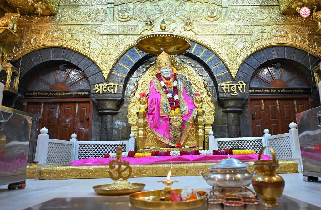 SSSTShirdi's tweet photo. *!! ॐ साई राम !!*
*श्री साईबाबा संस्थान विश्वस्त व्यवस्था,शिर्डी*
*!! ॐ Sai Ram !!*
*Shri Saibaba Sansthan Trust, Shirdi*
≈≈≈≈≈≈≈≈≈≈≈≈
*आरती :- शिर्डी माझे पंढरपूर*
* बुधवार दिनांक ०७ डिसेंबर २०२२*     
*Aarti : -Shirdi majhe pandharpur*
* Wednesday 07 December 2022* https://t.co/o1R4tU6DDd