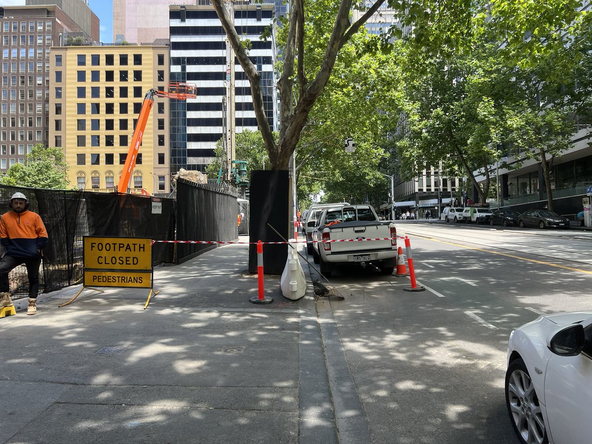 AdamBrownAspect's tweet photo. So @cityofmelbourne where do we walk? The road? https://t.co/WtstuhxKtv