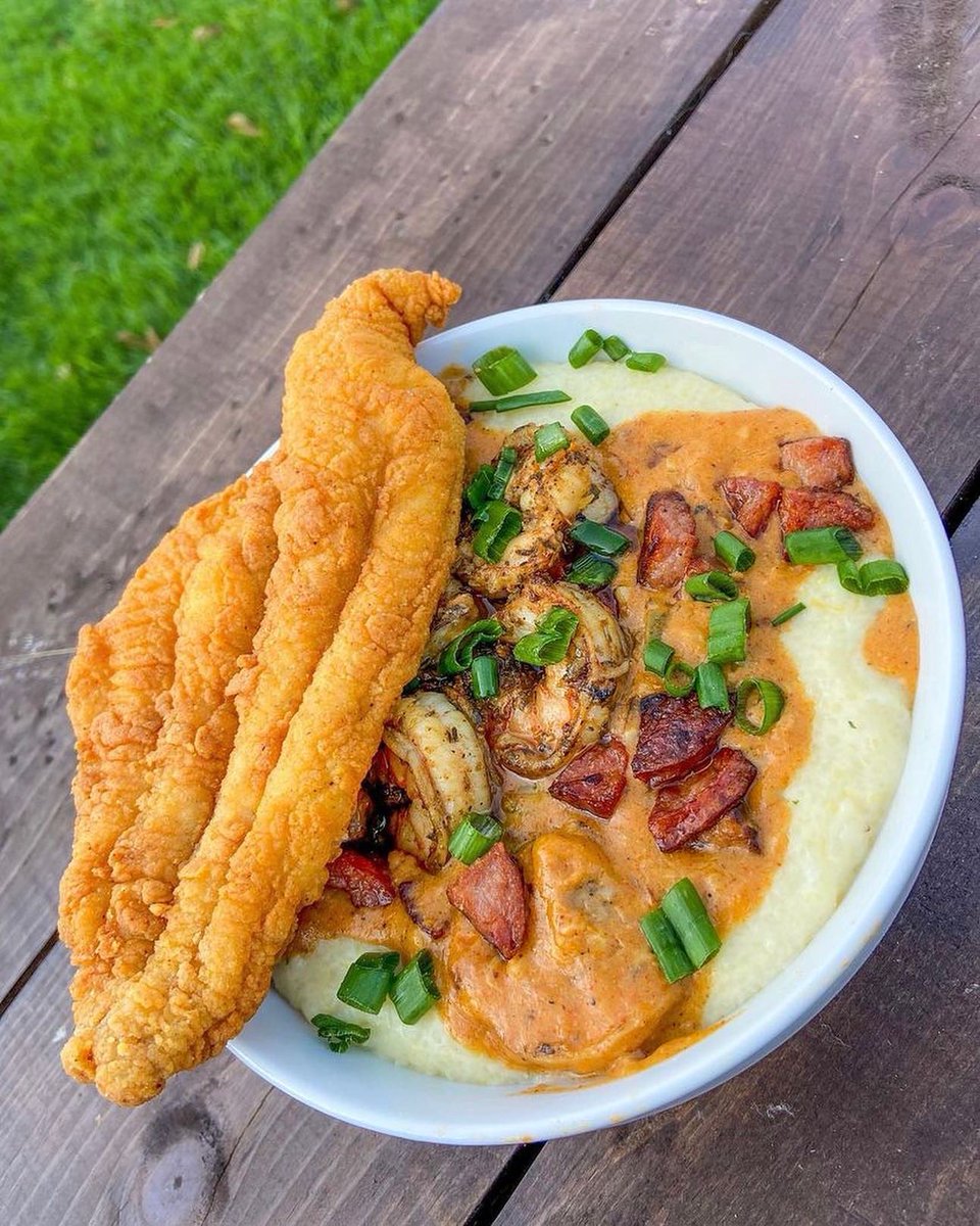 FlyChefAldenb's tweet photo. Shrimp &amp; Grits topped with Southern Fried Catfish #flychefaldenb #foodie https://t.co/7nSxNf0Kl3