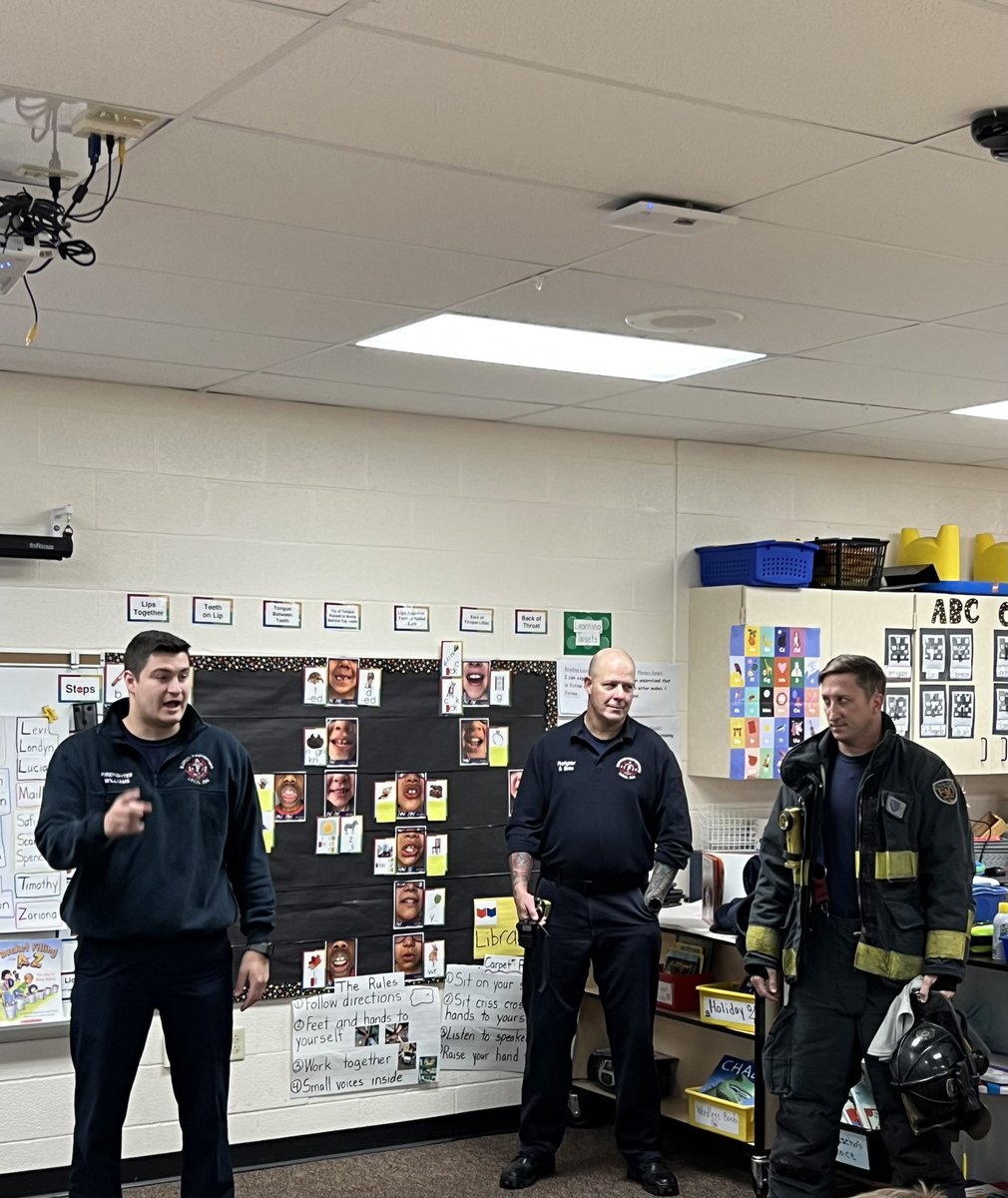 Brandeee76's tweet photo. Thank you Warren City Fire Department for coming to talk to our students about fire safety!! #LincolnPrideWCS @warrenschools https://t.co/1ZWI65hDEx
