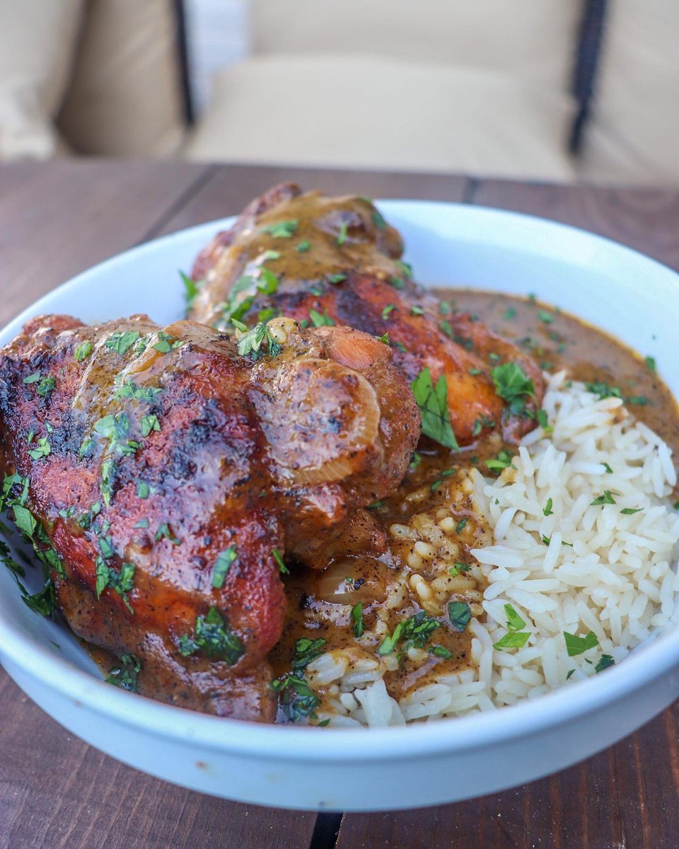 FlyChefAldenb's tweet photo. Smothered Chicken #flychefaldenb #foodie https://t.co/ksiCuYAoyR