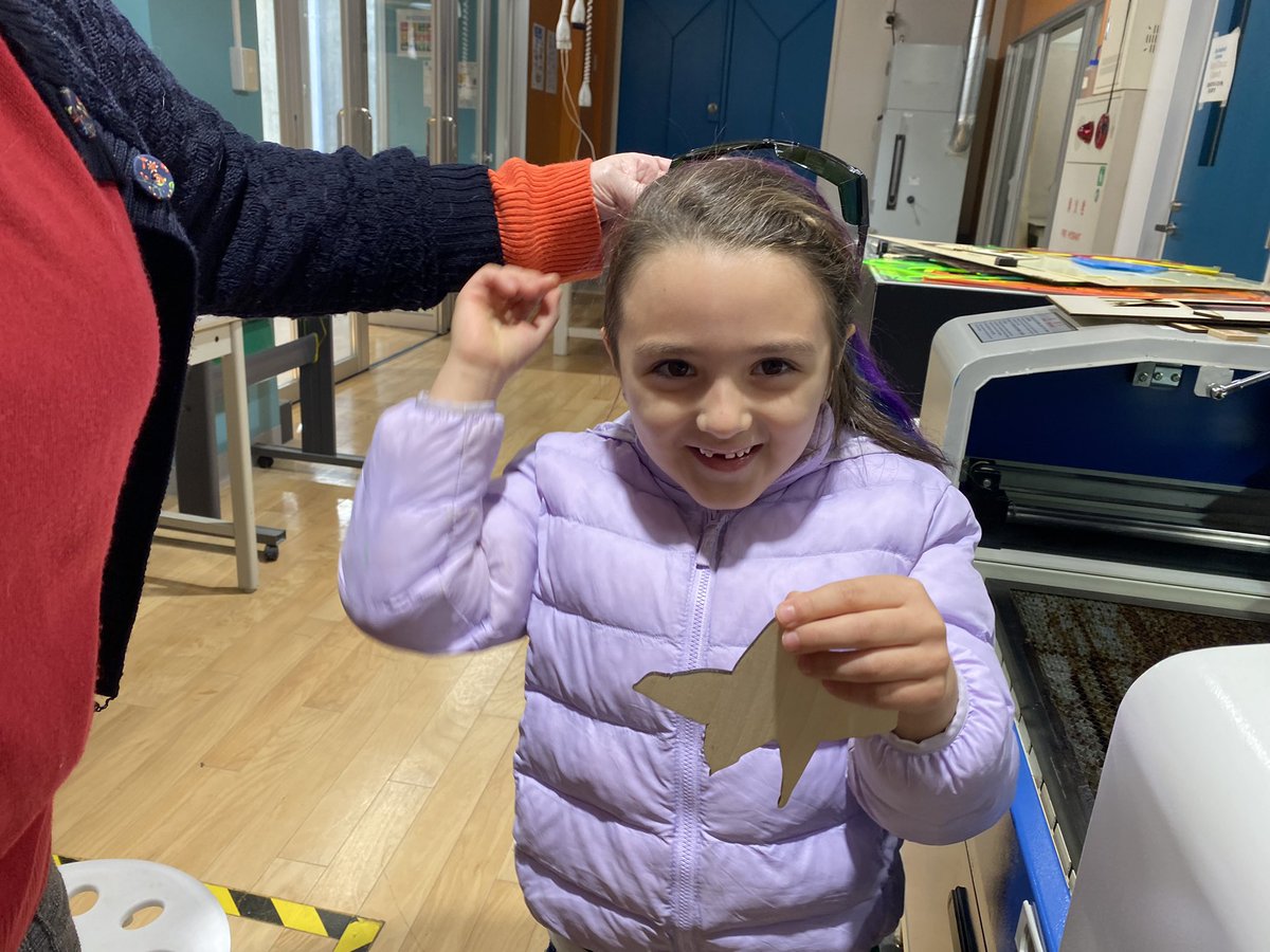 NIS_ELC's tweet photo. The Magic of Design! A Kindergartener visited a Middle School Design Lab today to create a star for her project. “I was so excited because I didn’t know how it would work.” #howweexpressourselves #woodworking #design #NISinquire #ELCartshow2022 https://t.co/sM1VuYuYZl