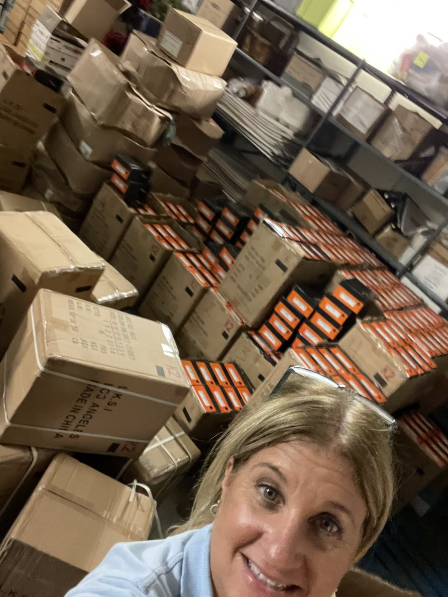 BerkieBulldogs's tweet photo. Thank you “Shoe By Shoe” for donating a pair of sneakers for every one of our students!! @pbcsd @palmspringsms @PBSCA1 https://t.co/WfoXaFhBVz